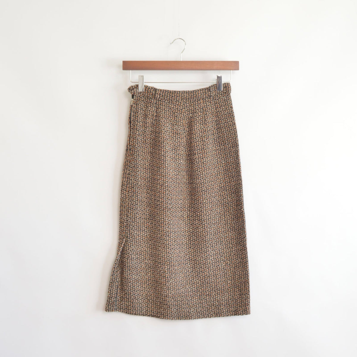 black high waisted woven skirt with belt loops