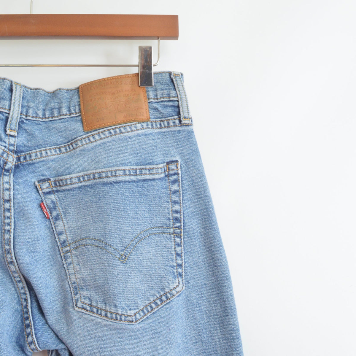 levi’s straight leg 514’s medium wash