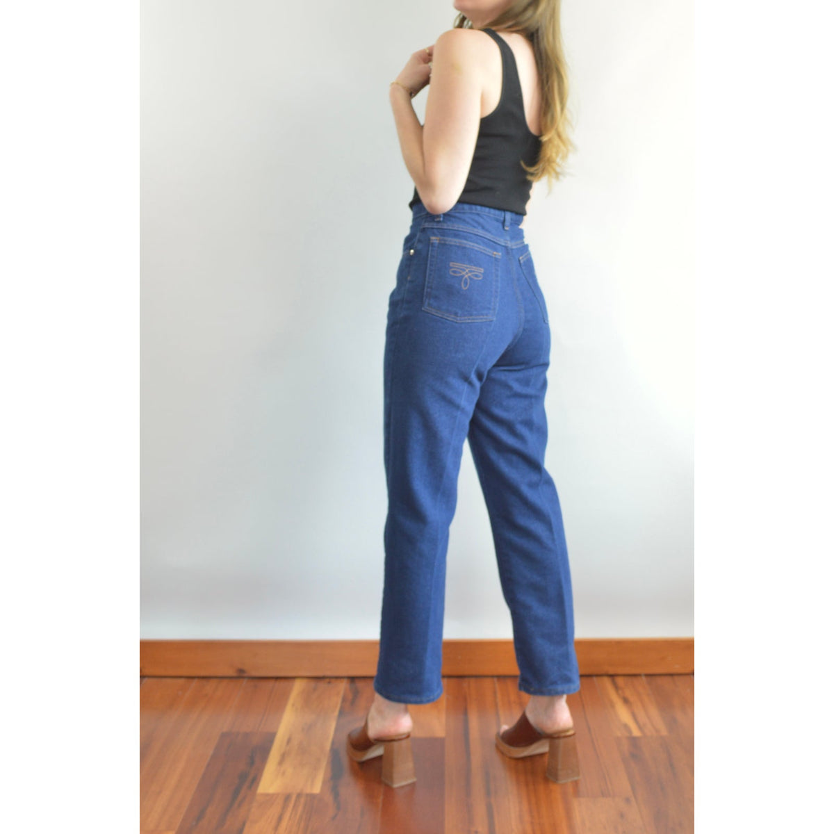 dark wash cowboy style high waisted seamed straight leg sheplers denim