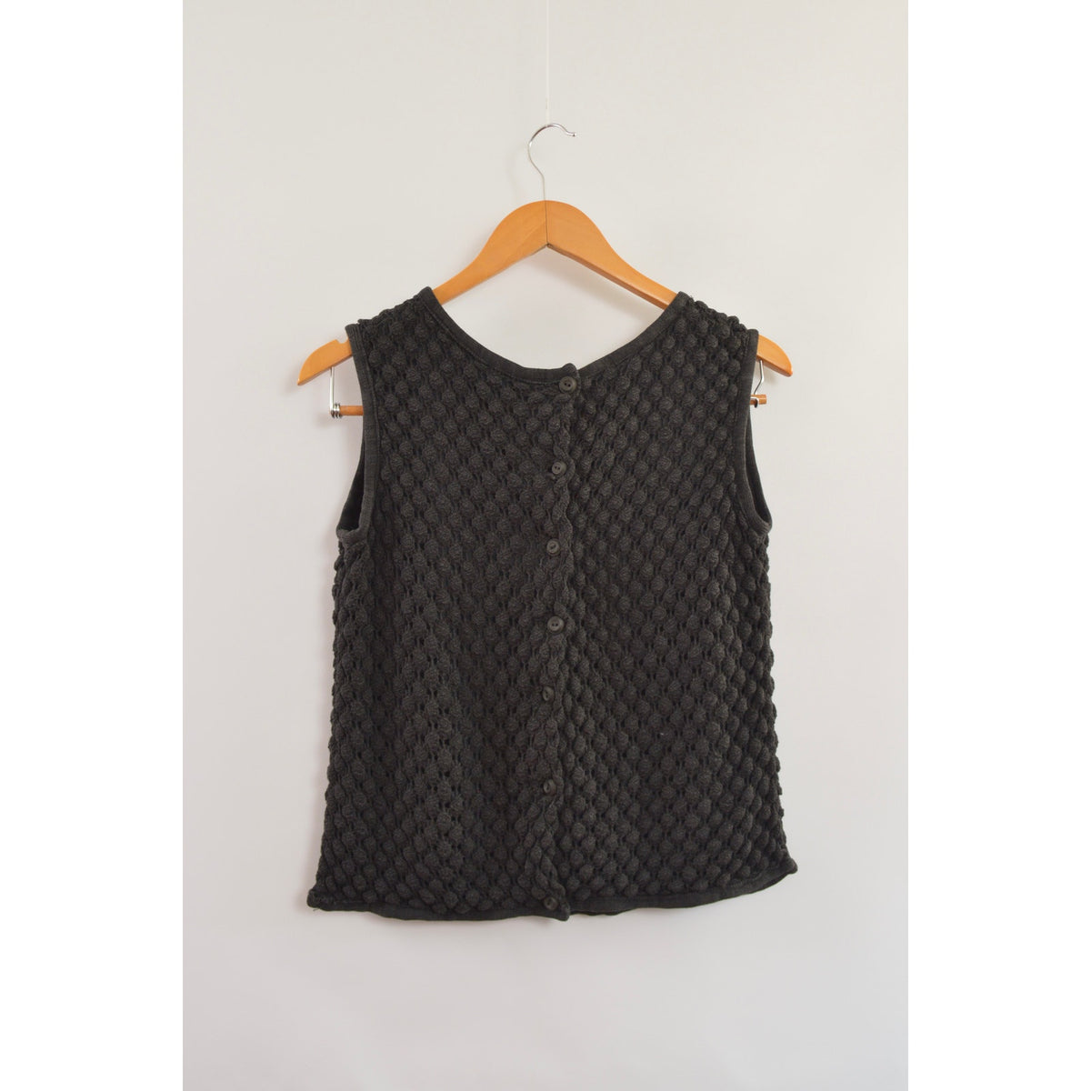 black bubble knit button back cropped miss gotham cotton knit sweater tank