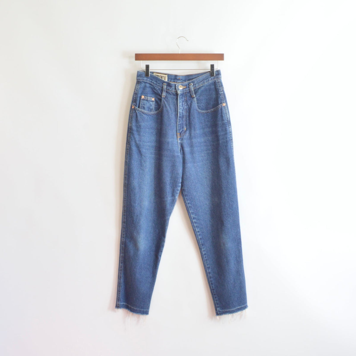 27 x 27.5 dark wash vintage 90’s forenza raw hem straight legs