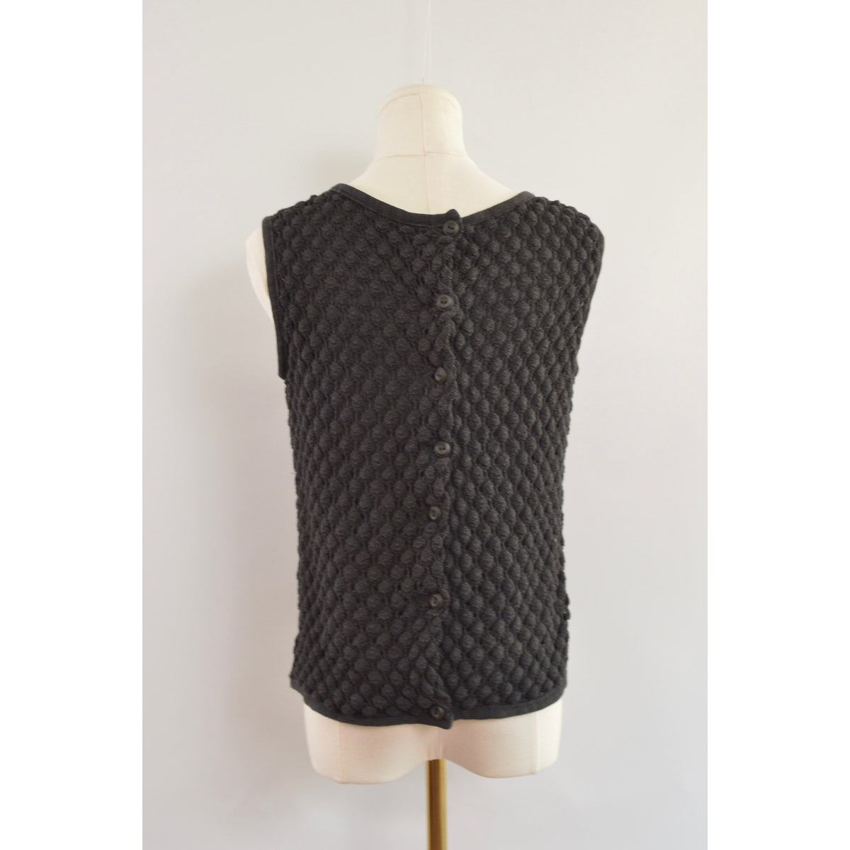 black bubble knit button back cropped miss gotham cotton knit sweater tank
