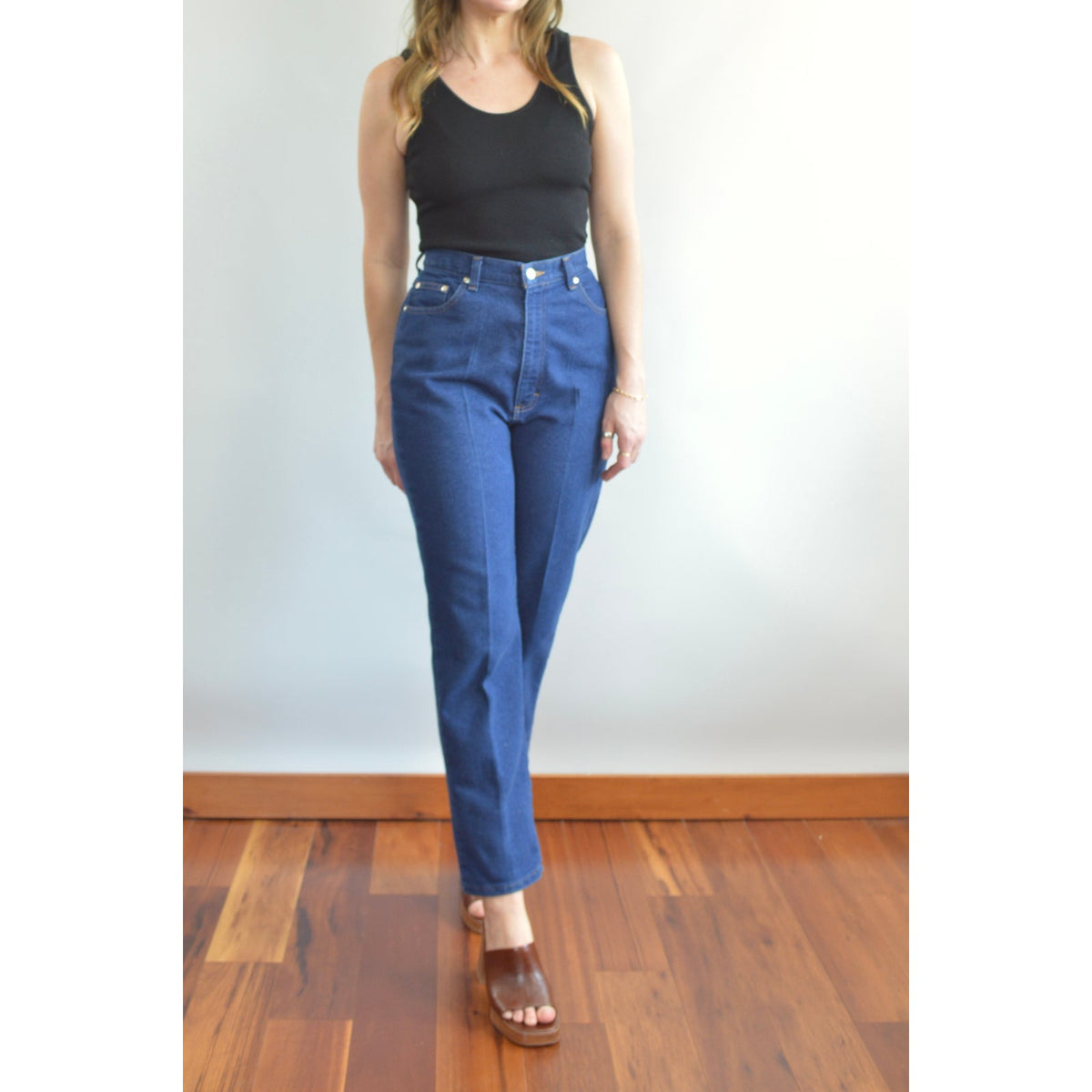 dark wash cowboy style high waisted seamed straight leg sheplers denim