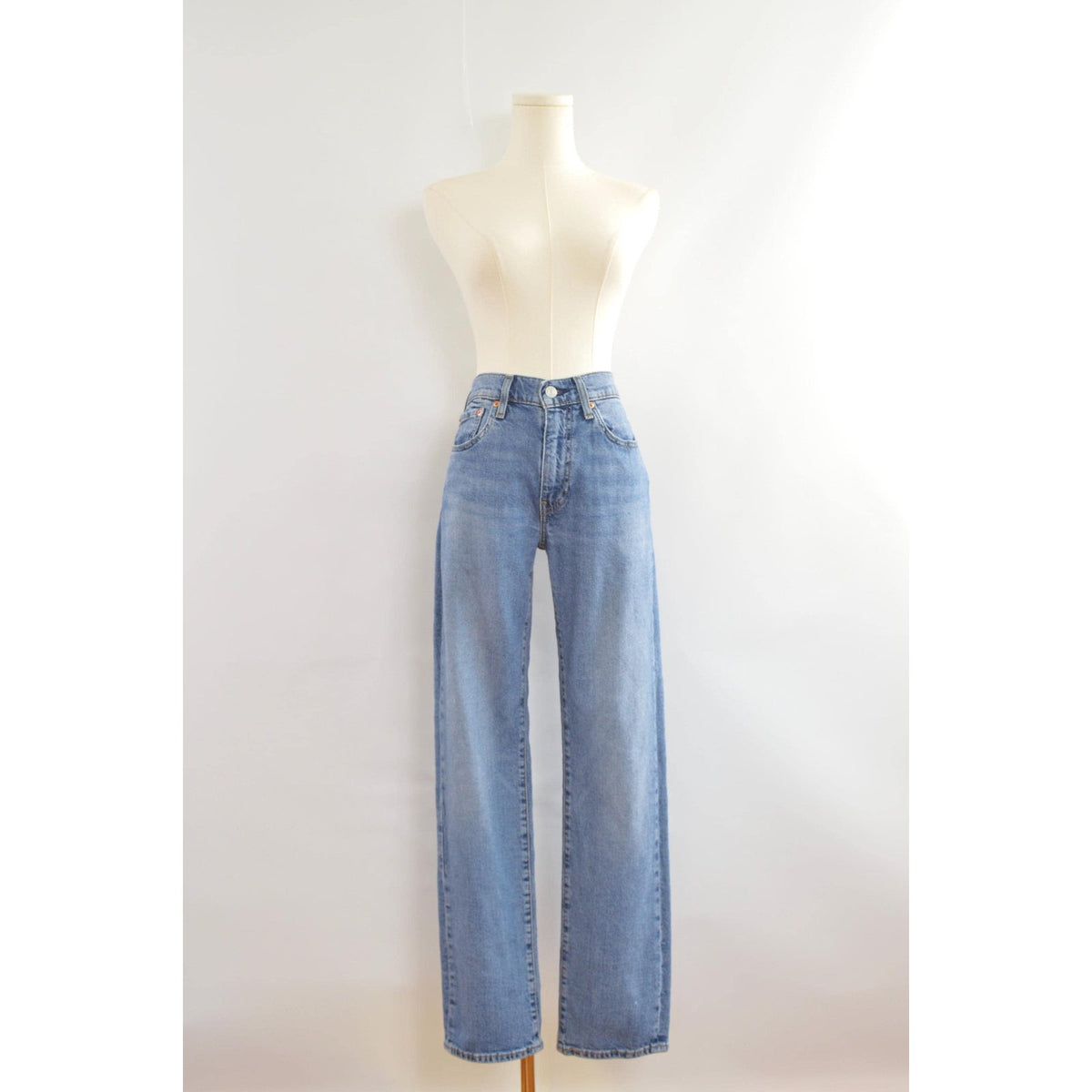 levi’s straight leg 514’s medium wash