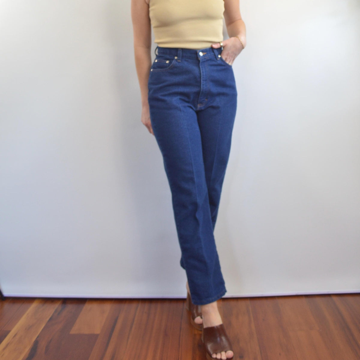 dark wash cowboy style high waisted seamed straight leg sheplers denim