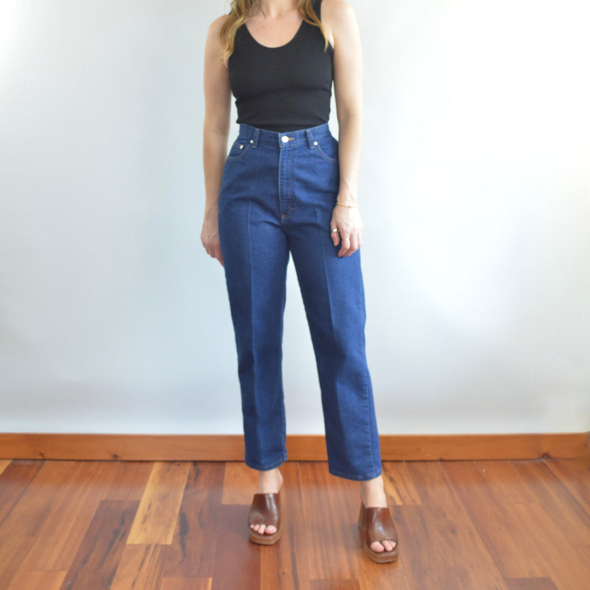dark wash cowboy style high waisted seamed straight leg sheplers denim