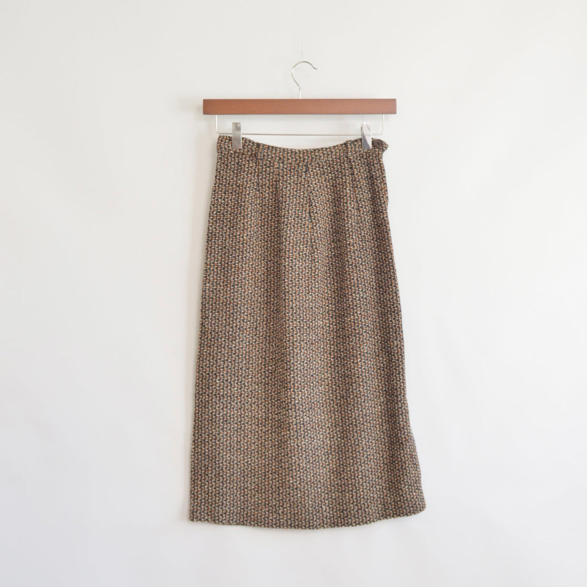 black high waisted woven skirt with belt loops