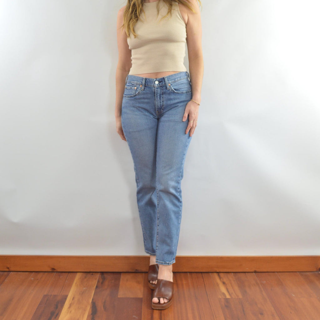 levi’s straight leg 514’s medium wash