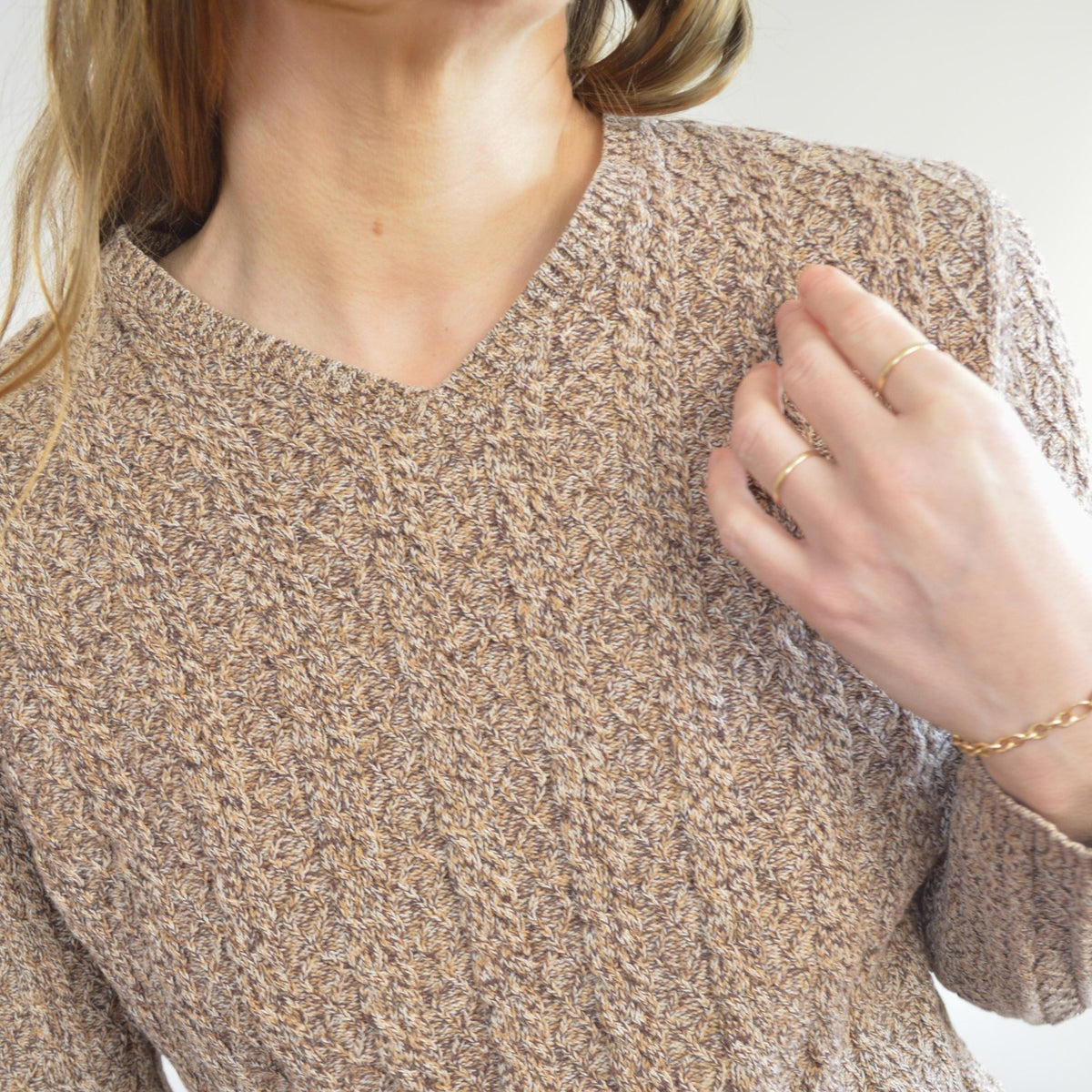 speckled brown and tan v-neck cotton cropped sweater