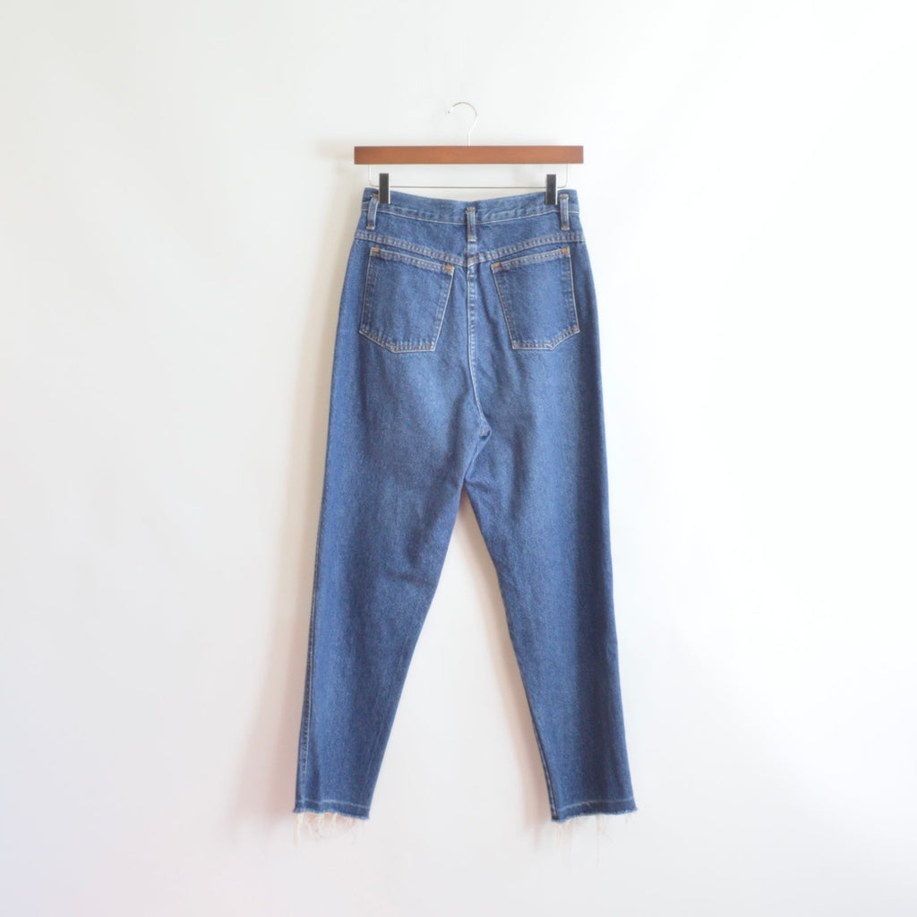 27 x 27.5 dark wash vintage 90’s forenza raw hem straight legs