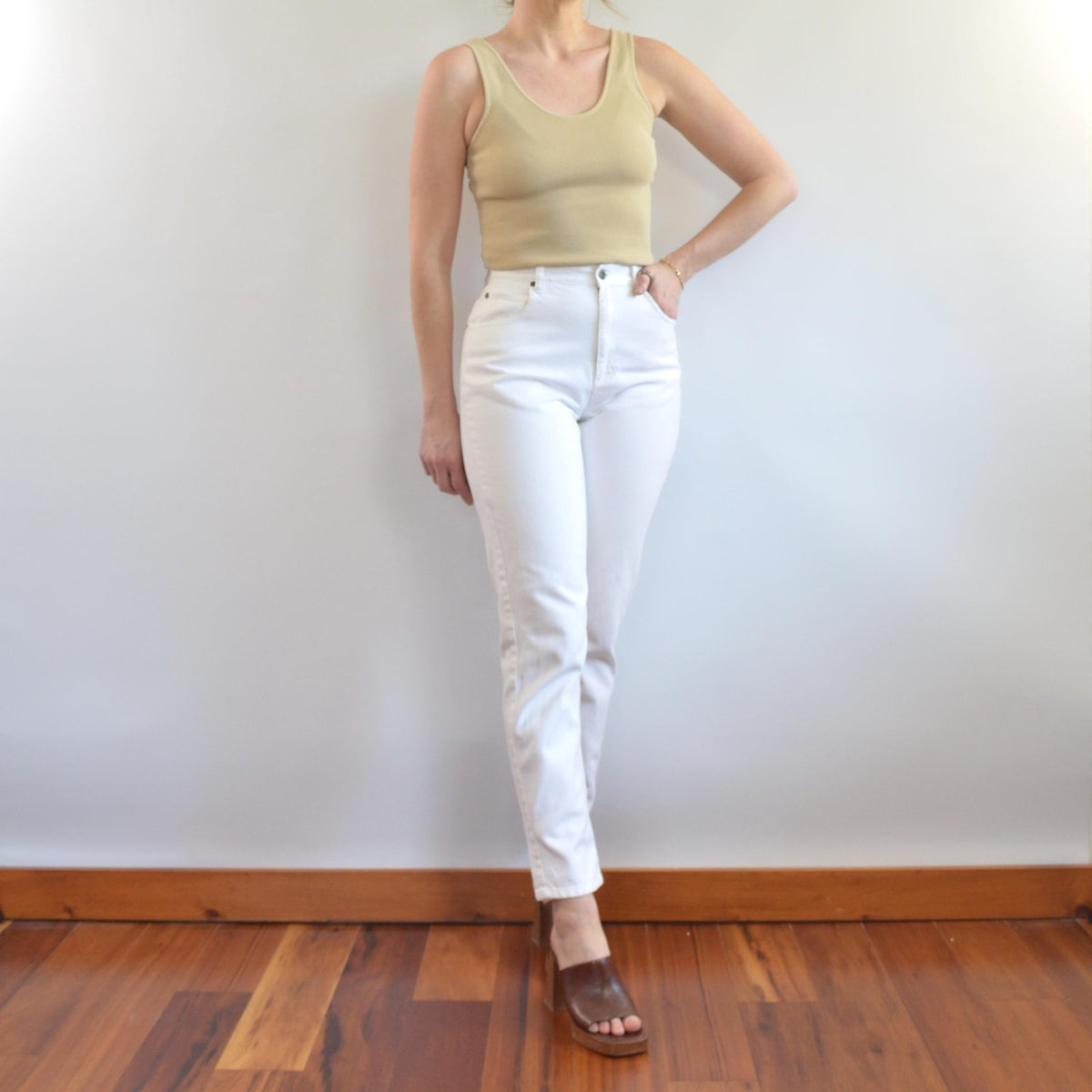 27 x 30 white high waisted tapered liz claiborne denim