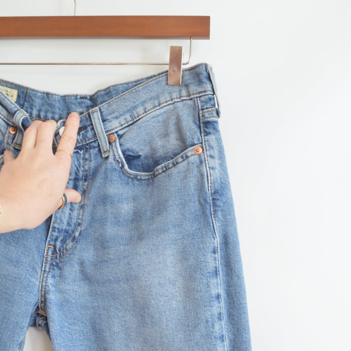 levi’s straight leg 514’s medium wash