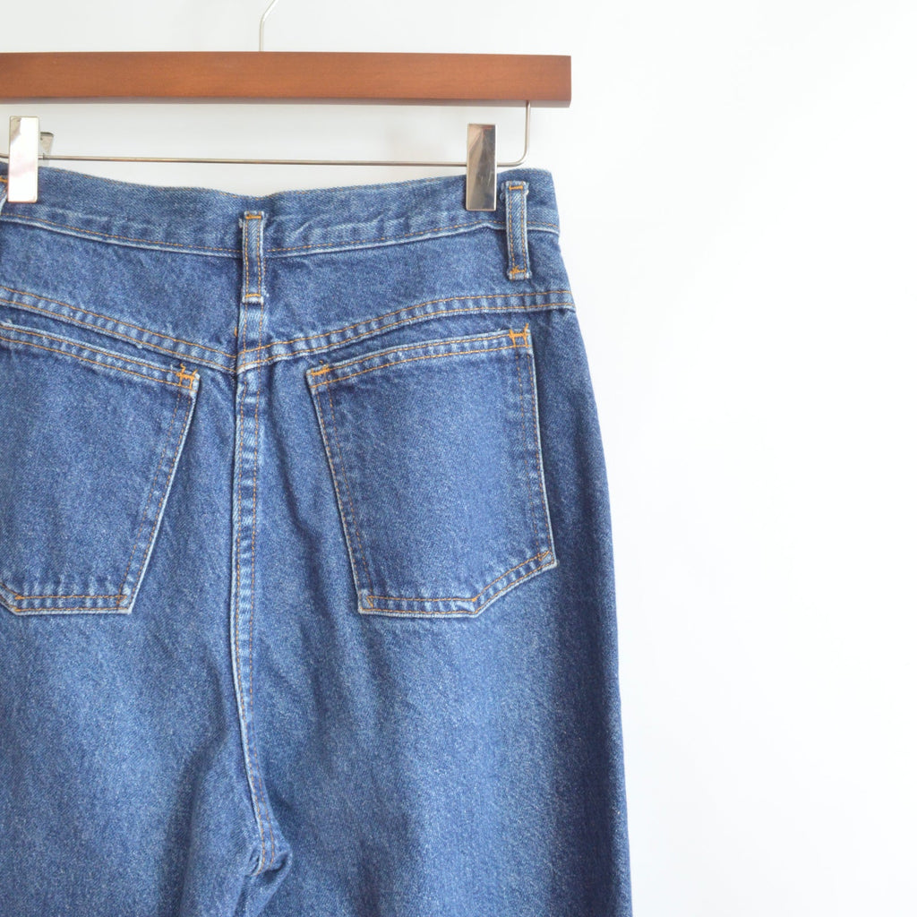 27 x 27.5 dark wash vintage 90’s forenza raw hem straight legs