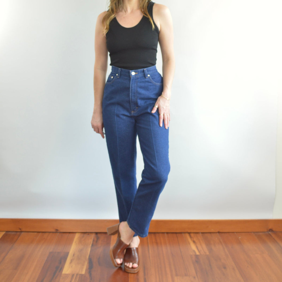 dark wash cowboy style high waisted seamed straight leg sheplers denim